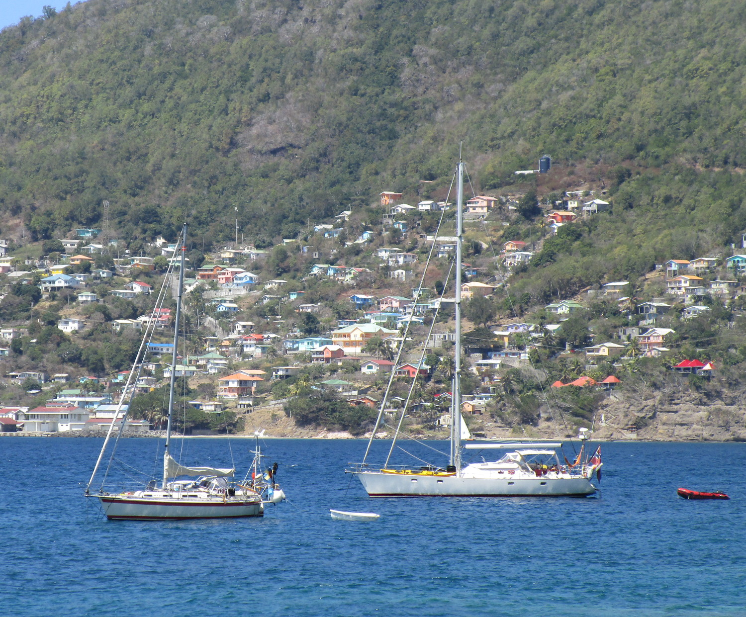 Lilla Anna Lisa och Sansipapp utanför Petit Nevis