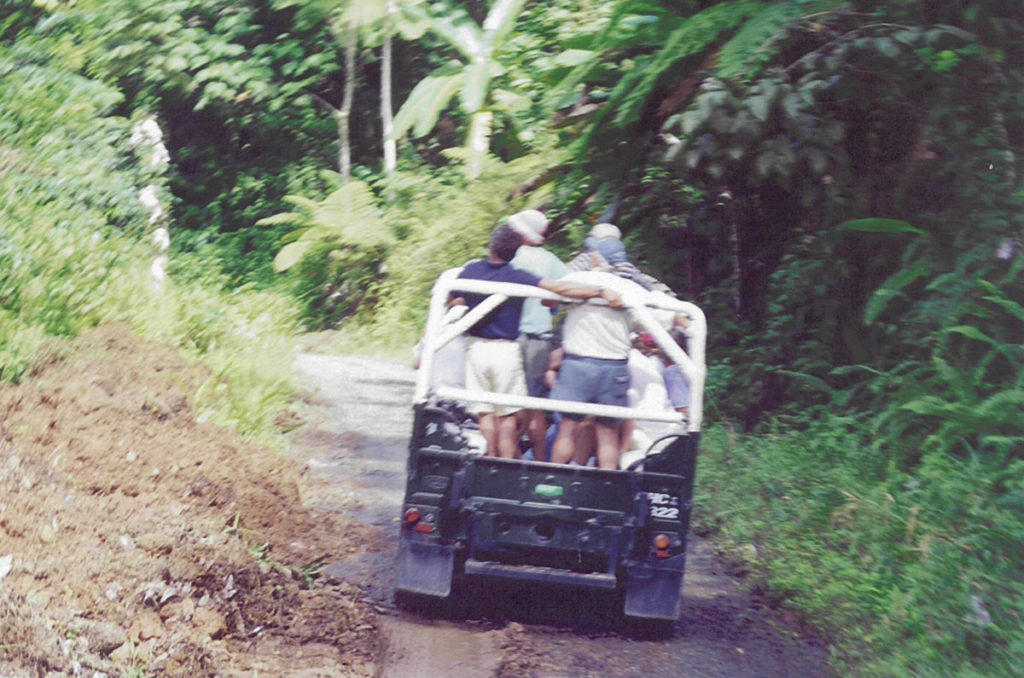 Safarijeep med Margareta ombord. December 2000.